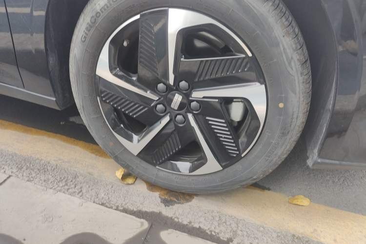 Used Geely Galaxy L6 2024 125km PLUS Dragon Edition
