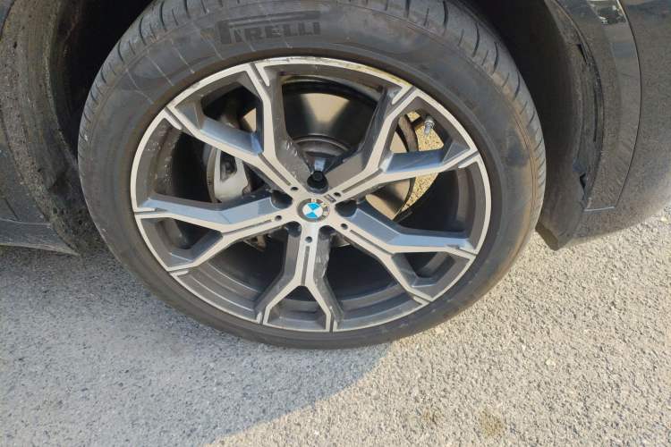 Used BMW X5 2022 xDrive 40Li M Sport Package Right Front Wheel Hub