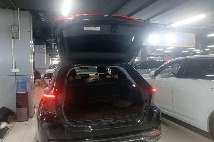 Used Toyota Venza 2022 2.0L CVT Two-Wheel Drive Prestige Edition Trunk