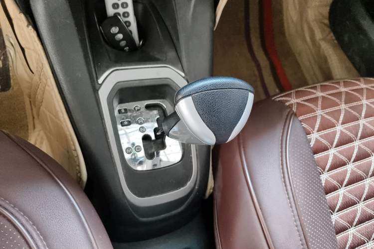 Used Citroen Elysee 2016 1.6L Automatic Fashion Model Gear Lever