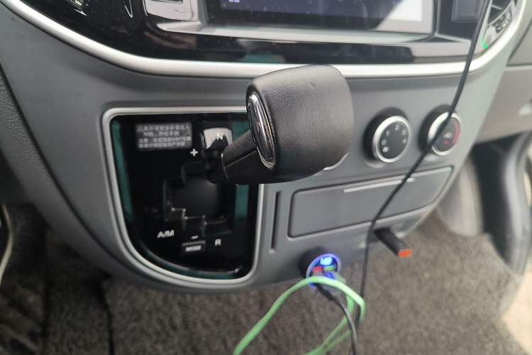 Used SAIC MAXUS Xintu V80 2019 2.5T Classic Model AMT Aoyuntong Long Wheelbase Mid-Roof 7-Seater
