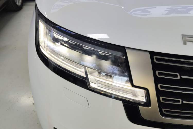 Used Land Rover Range Rover 2023 3.0 L6 360 PS Grand Edition