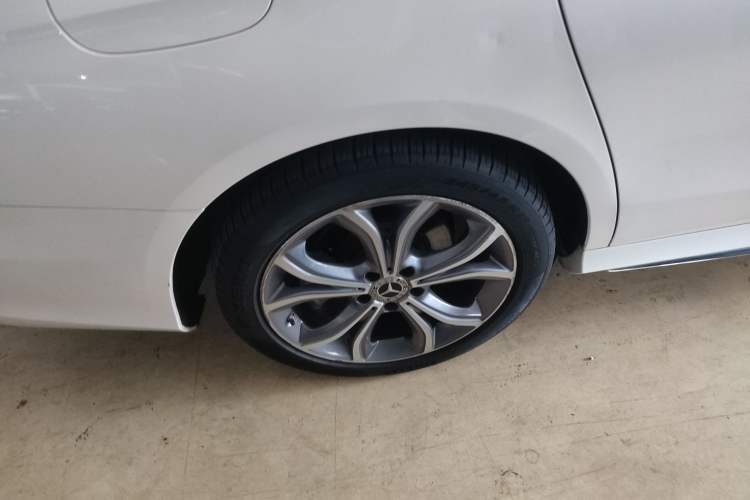 Used Mercedes-Benz E-Class 2020 E 300 L Sporty and Stylish Model
