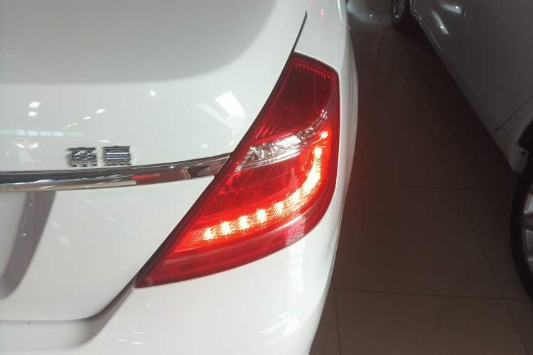 Used Geely Auto Emgrand 2016 Sedan 1.5L CVT Upward Version
