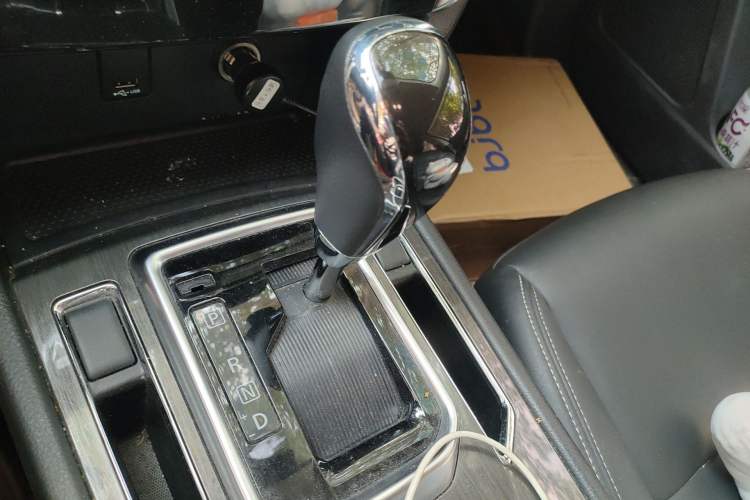 Used Venucia T90 2018 2.0L CVT Smart Connect Luxury Edition China V Standard Gear Lever