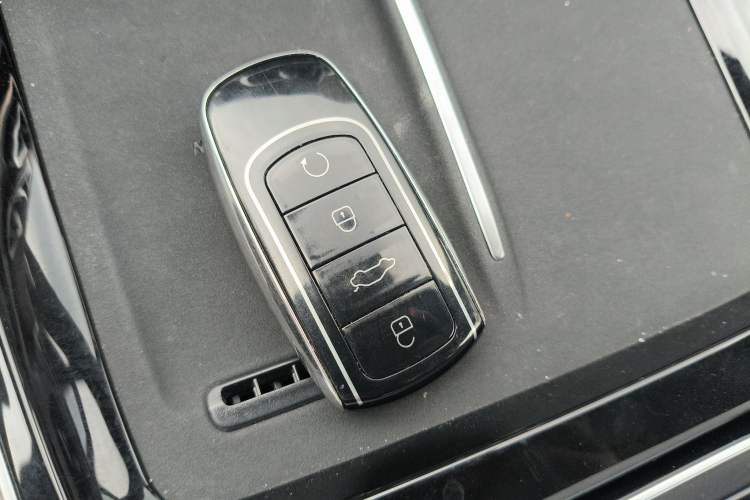 Used Chery Tiggo 9 2025 2.0T Automatic Two-Wheel Drive Luxury Edition 5 Seats Vehicle Key