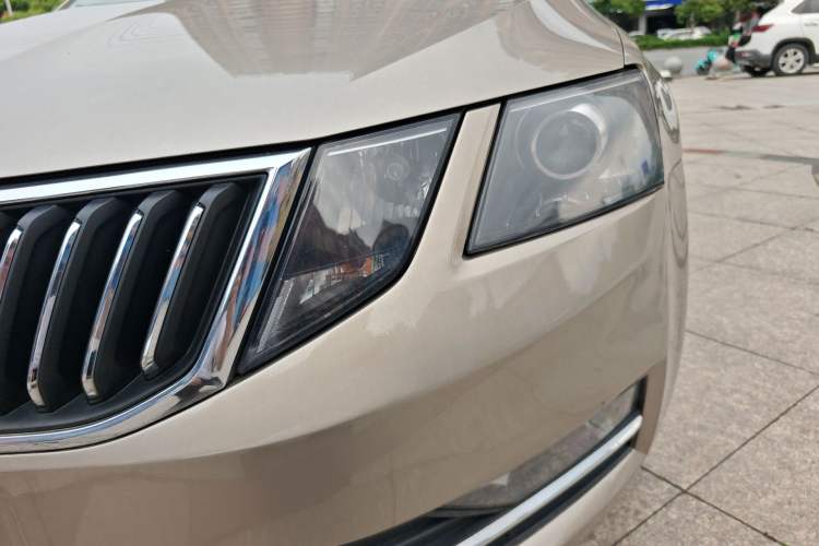 Used Skoda Octavia 2018 TSI230 DSG Luxury Edition Left Front Headlight