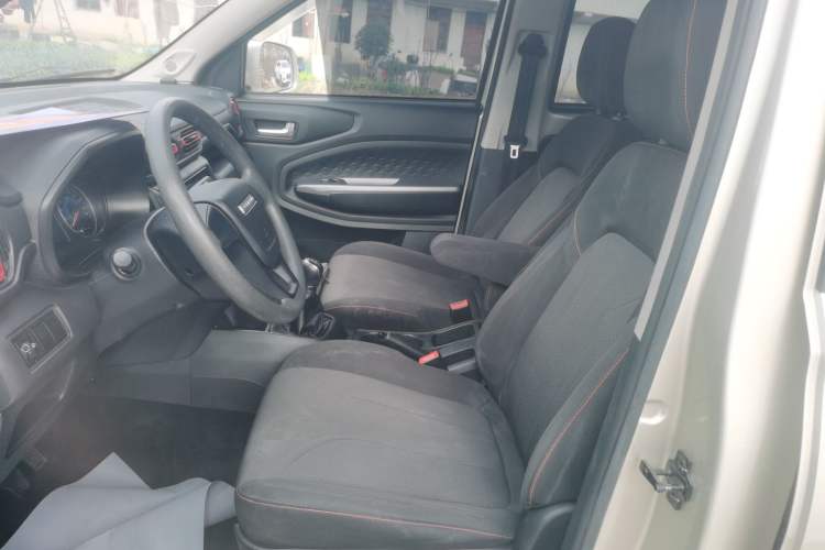Used Dongfeng Fengon 380 2022 1.5L Comfort-Class Passenger Vehicle (Steel Spring) with 5 Seats