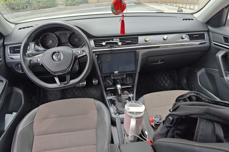 Used Volkswagen C-TREK 2018 1.5L Automatic Comfort Model Center Console