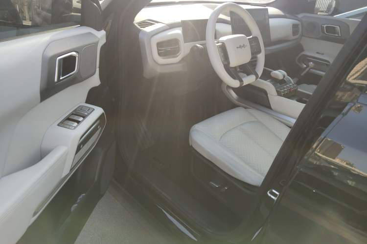 Used Formula Leopard Titanium 3 2025 501 km Range Rear-Wheel Drive Intelligent Driving Max Edition