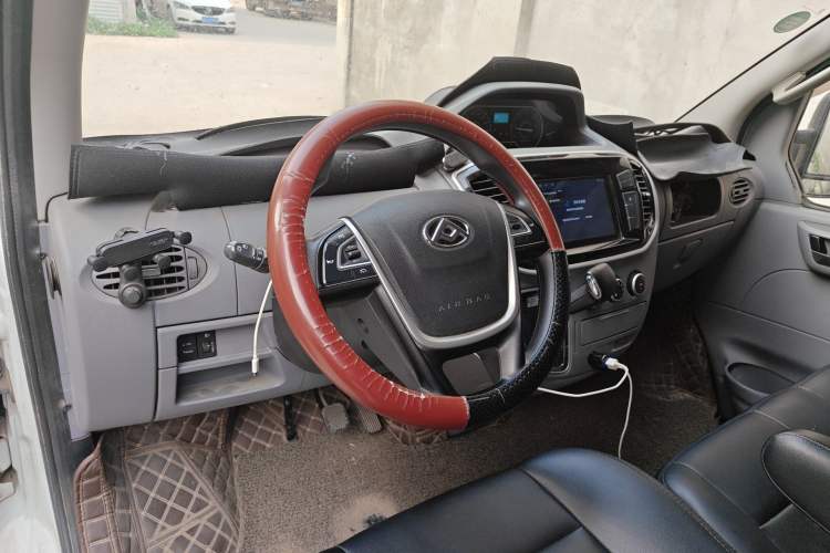 Used SAIC MAXUS Xintu V80  Center Console