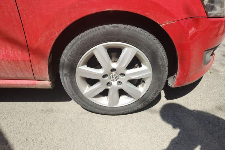 Used Volkswagen Polo 2013 1.4L Automatic Comfort Edition Right Front Wheel Hub