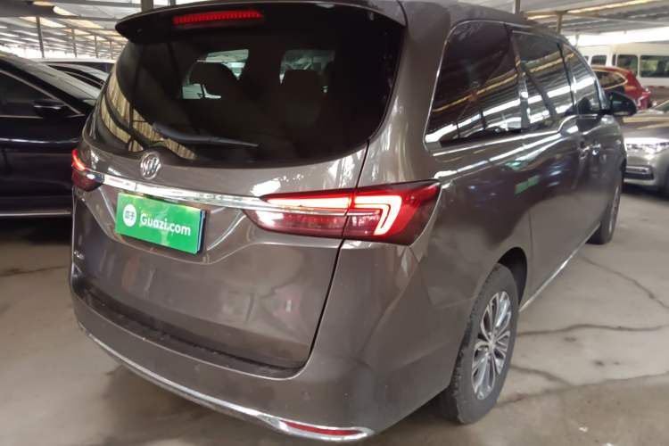 Used Buick GL8 2023 Facelifted Land Cruiser Executive Luxury Version
