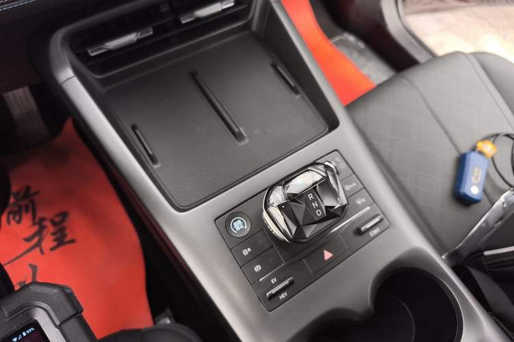 Used BYD Qin PLUS 2025 DM-i Smart Drive 55KM Leading Model Gear Lever