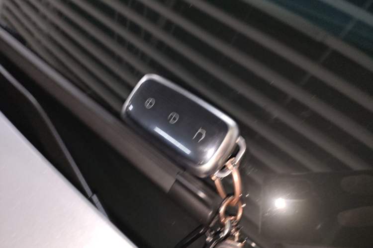 Used Geely Galaxy Xingjian 7 EM-i 2025 55 km Launch Edition Vehicle Key