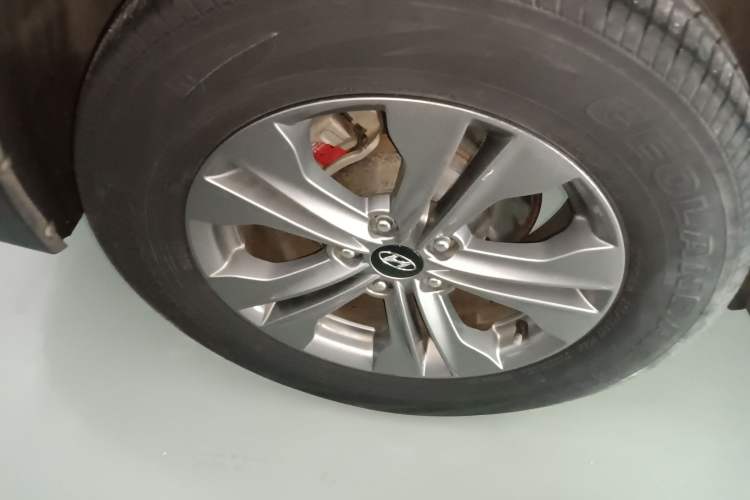 Used Hyundai Santa Fe 2013 2.4L Automatic Two-Wheel Drive Smart Version