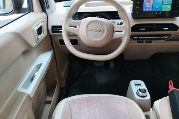 Used Geely Galaxy Panda 2023 Panda Mini 200km Endurance Bear Steering Wheel