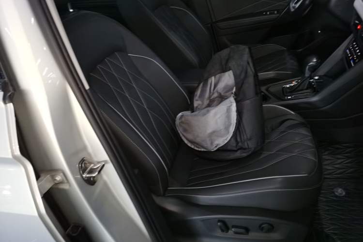 Used Volkswagen Tiguan L 2022 330TSI Automatic Two-Wheel Drive Smart Edition
