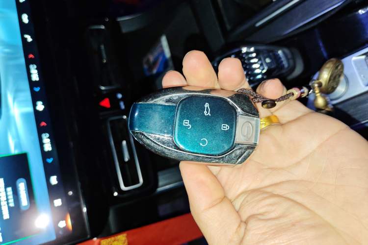 Used GAC Trumpchi GS8 2022 Linghang Series 2.0 TGDI Two-Wheel-Drive Luxury Smart Connectivity Version (7 Seats)
