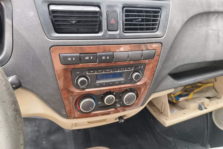 Used CHANGAN KAICHENG Ruixing M80 2014 1.5L Standard Version 4G15S