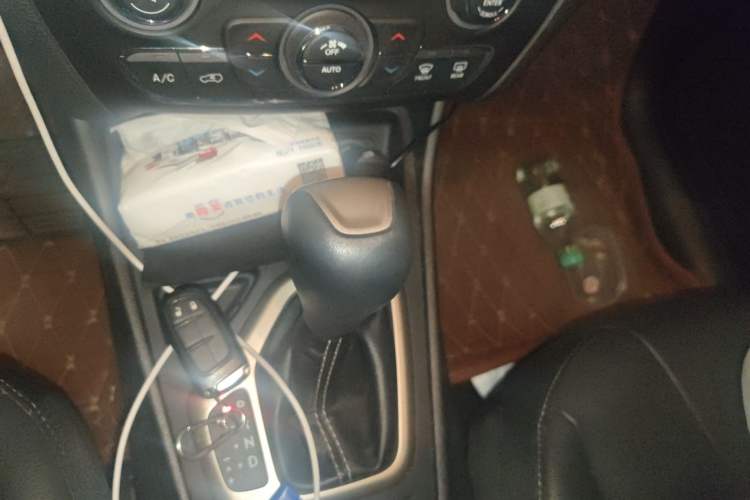 Used Jeep Cherokee 2016 2.0L Superior Edition Gear Lever