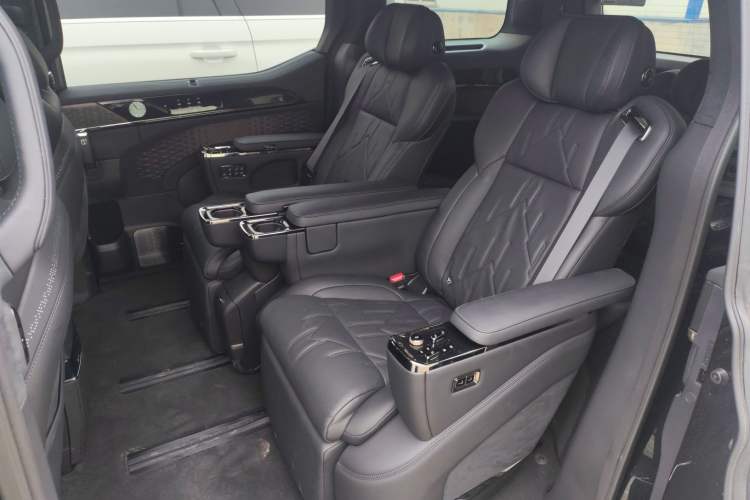 Used Zeekr 009 2024 Six-Seat Executive Version 4WD 108 kWh