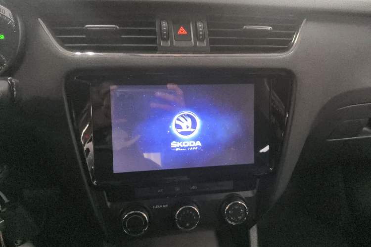 Used Skoda Octavia 2019 1.5L Automatic SmartDrive Comfort Edition China VI Standard