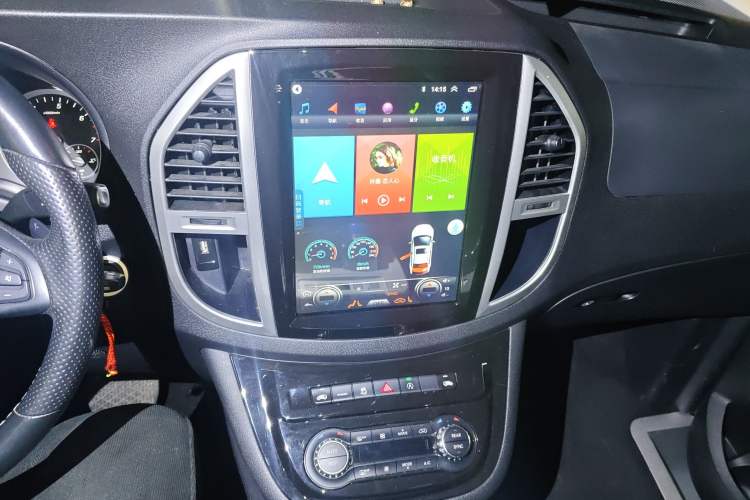 Used Mercedes-Benz Vito 2020 2.0T Business Version 7 Seats Audio And AC Panel