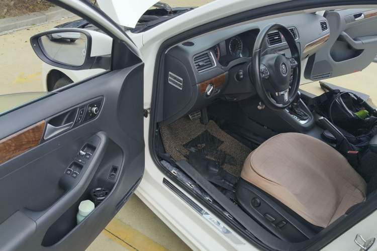 Used Volkswagen Sagitar 2014 Revised 1.4TSI Automatic Flagship Edition Driver Seat