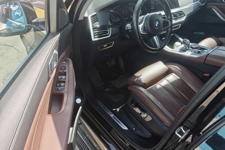 Used BMW X5 2020 xDrive40i Luxury Model with M Sport Package
