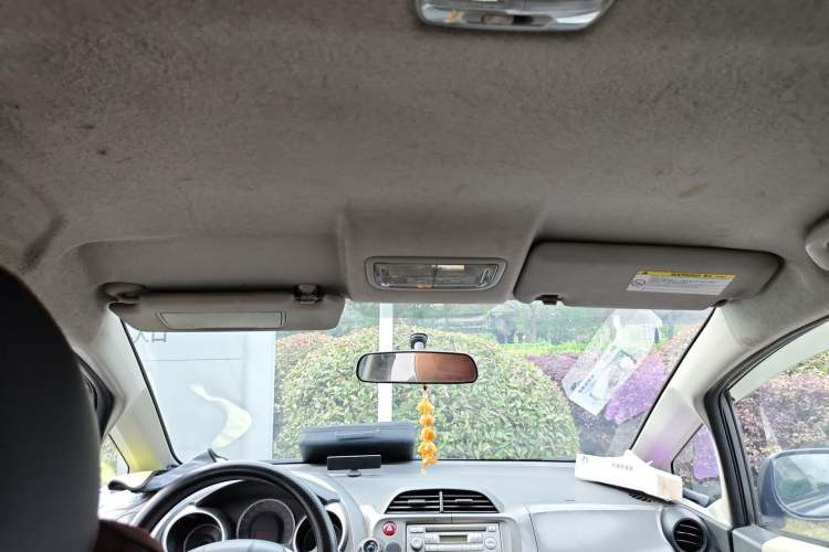 Used Honda Fit 2011 1.3L manual Comfort version
