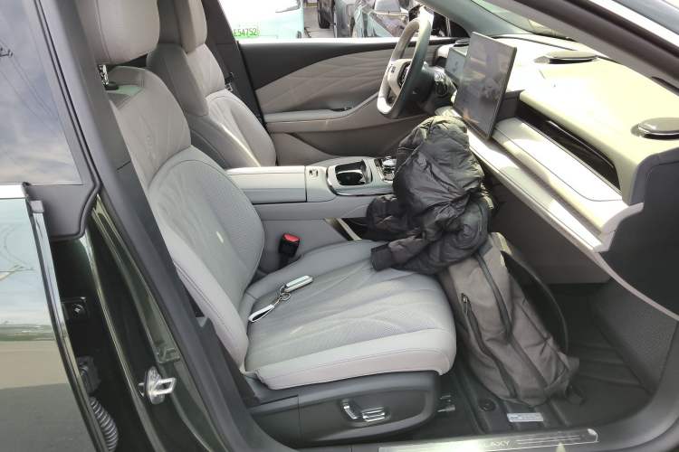 Used Geely Galaxy Galaxy 8 2025 130km EM-i Deluxe Edition
