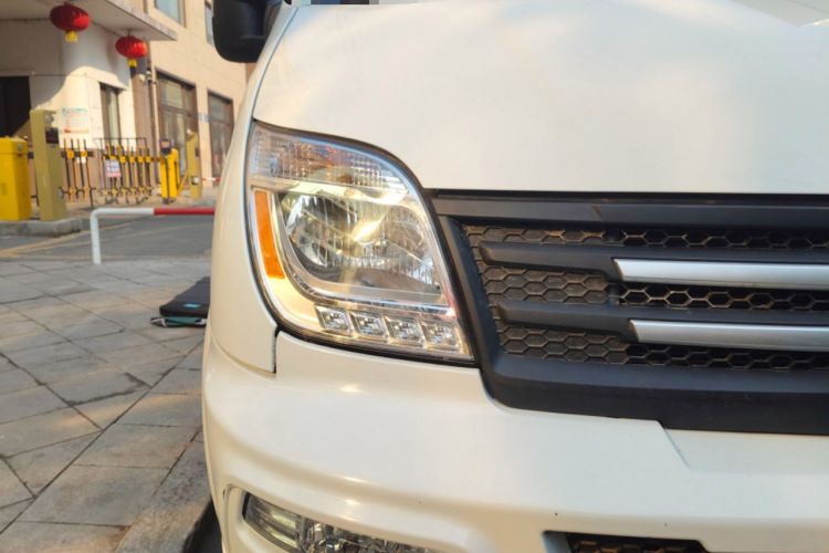 Used SAIC MAXUS Xintu V80 2021 2.0T PLUS AMT Aoyuntong Short-Wheelbase Mid-Roof 5/6-Seater
