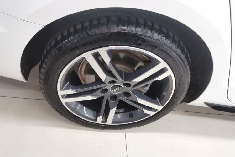 Used Audi A4L 2022 40 TFSI Luxury Dynamic Model Right Rear Wheel Hub