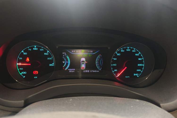 Used BYD Song New Energy 2017 Song DM 1.5TID All-Wheel Drive Prestige Model Instrument Cluster