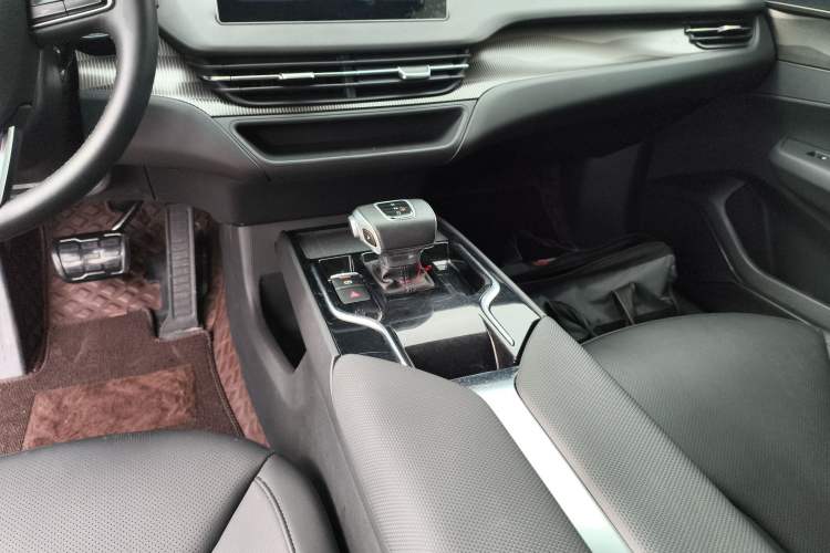 Used Hongqi E-QM5 2022 431 km Charge & Enjoy Edition Gear Lever