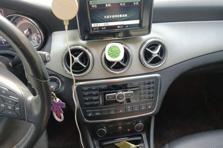 Used Mercedes-Benz GLA 2015 GLA 220 4MATIC Luxury Model Audio And AC Panel