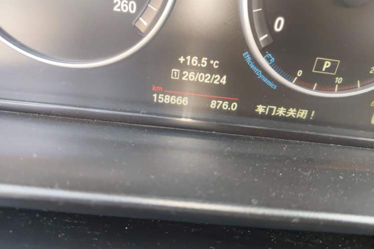 Used BMW 5 Series 2014 520Li Elegant Model Odometer Close Up