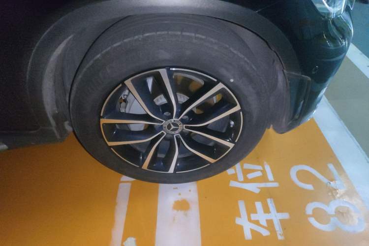 Used Mercedes-Benz GLC 2022 Second Facelift GLC 260 L 4MATIC Luxury Edition Right Front Wheel Hub