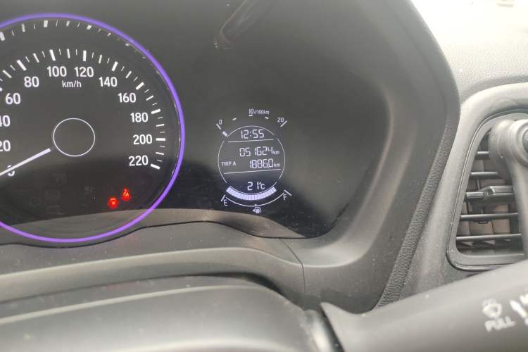 Used Honda Vezel 2017 1.5L CVT 2WD Comfort Model Odometer Close Up