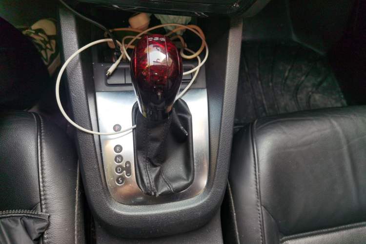 Used Volkswagen Sagitar 2012 1.4TSI Automatic Luxury Edition Gear Lever