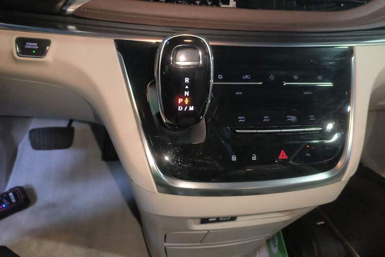 Used Buick GL8 2022 Land Business Class 652T Luxury Model