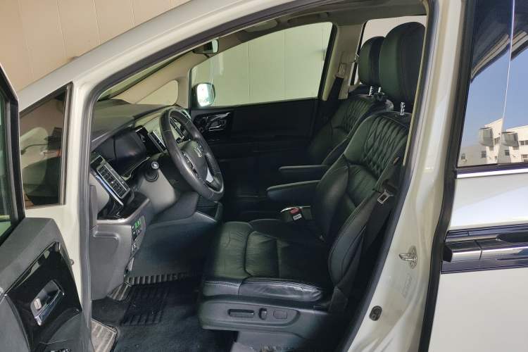 Used Honda Elysion 2019 2.0L Hybrid Luxury Edition Left Front Seat