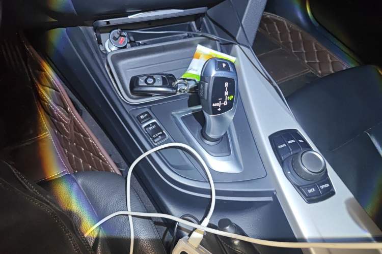 Used BMW 3 Series 2013 320i Sport Edition Gear Lever