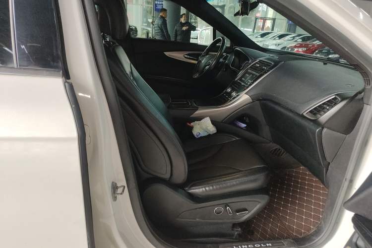 Used Lincoln MKX 2015 2.0T Two-Wheel Drive Deluxe Edition
