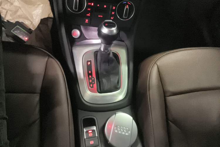 Used Audi Q3 2017 35 TFSI Style Edition Gear Lever