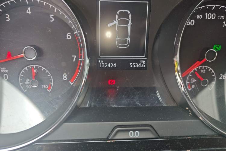 Used Volkswagen Lamando 2015 280TSI DSG Comfort Edition Odometer Close Up