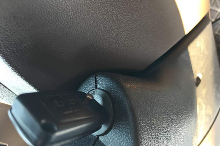 Used FAW Senya S80 2015 1.5L Automatic 7-Seater Urban Edition
