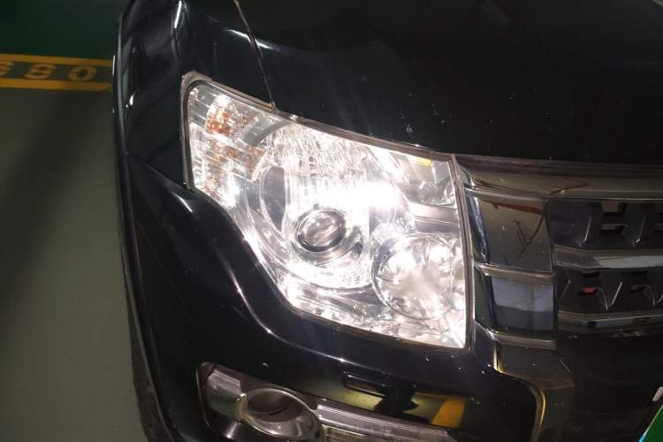 Used Mitsubishi Pajero 2015 3.0L Automatic Luxury Version China V Standard Right Front Headlight