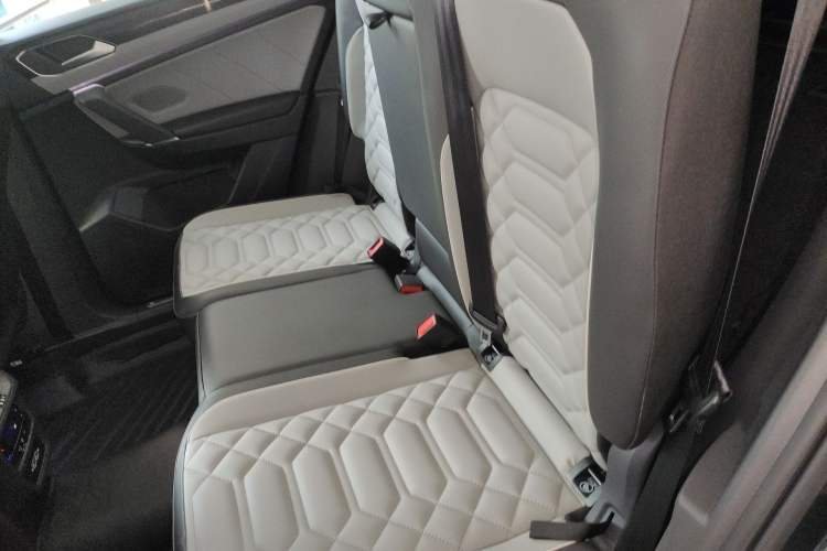 Used Volkswagen Tayron 2023 330TSI Two-Wheel-Drive Luxury Plus Advanced Version Left Rear Seat